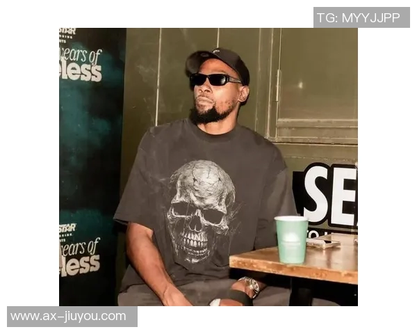 杜兰特回应休赛期未被拍到玩游艇滑梯的疑问称我依然在享受乐趣 杜兰特回应休赛期未被拍到玩游艇滑梯的疑问称我依然在享受乐趣