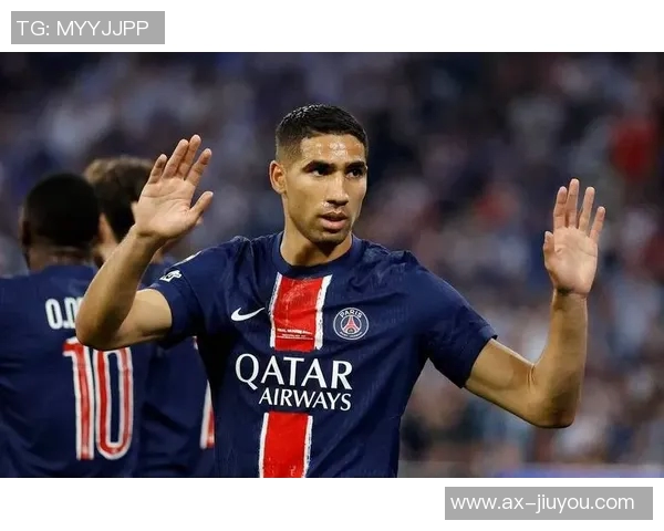 巴黎圣日耳曼球迷热烈庆祝李刚仁与阿什拉夫荣获大奖 巴黎圣日耳曼球迷热烈庆祝李刚仁与阿什拉夫荣获大奖