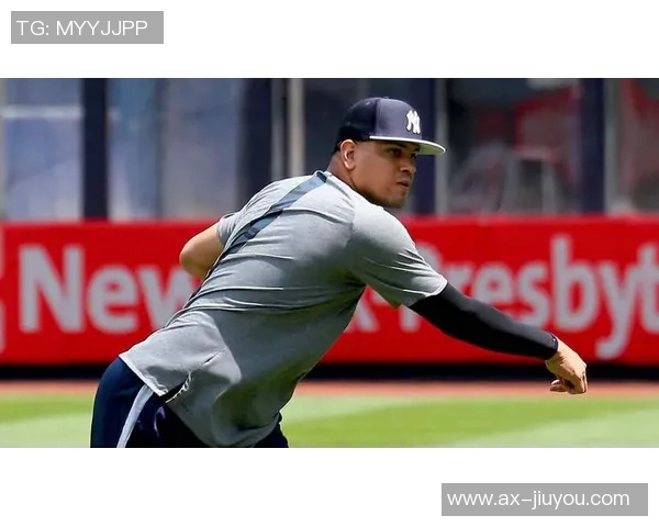 约维奇因右肘挫伤及皮肤裂伤被列为每日观察球员状态更新