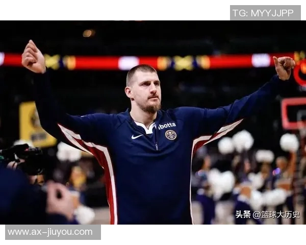 约基奇展现超凡视野与精准手法布劳恩底角三分轻松命中