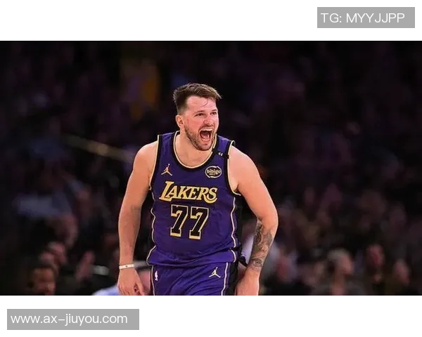 大范分析：里夫斯无球跑动活跃东契奇詹姆斯却选择静止待命